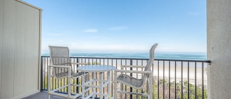 Welcome to Summerhouse 263 – Spend your vacation right on the beach, where you’ll be treated to an ocean view all day, every day!