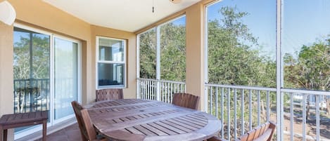 Patio Dining - Want to enjoy the sunshine while eating dinner or breakfast? The condo has a screened-in patio space and table ready for your enjoyment.