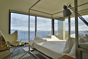 Master bedroom with sea view.