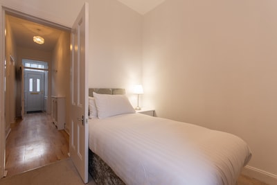 Glebe Street Apartment - Sleeps 4