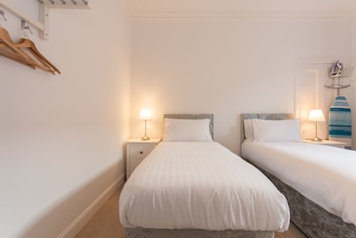 Glebe Street Apartment - Sleeps 4