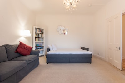 Glebe Street Apartment - Sleeps 4