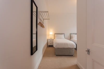 Glebe Street Apartment - Sleeps 4