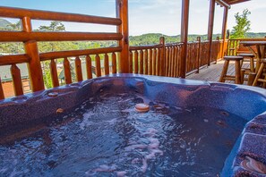 Private Hot Tub - Mountain Views