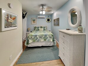 Bedroom- Queen Bed