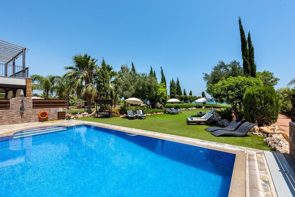 Villa Oceanus H3 by Ezoria Villas (6939)