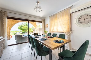 Villa Oceanus H3 by Ezoria Villas (6951)