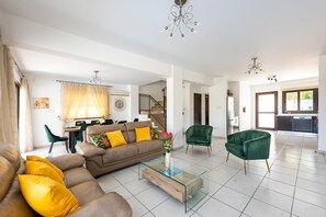 Villa Oceanus H3 by Ezoria Villas (6950)