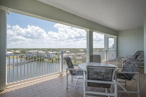 Balcony Dining