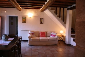 Pièce, Propriété, Bâtiment, Meubles, Design Intérieur, Maison, Suite, Grenier, Salon, Sol