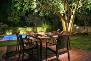 Dinning area next to the pool