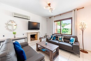 Villa Costa Blu by Ezoria Villas (6991)