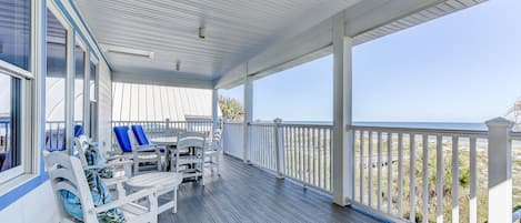 Sea Breeze and Murmuring Waves – Stellar views, lots of space, and the easy-listening sounds of the ocean are all waiting for you on the third-floor deck that stretches across the back of Four Palms Beach House. What more could you want?