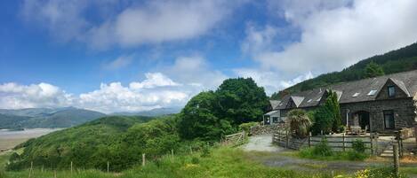 Pine Cottage overlooks the MAwddach Estuary