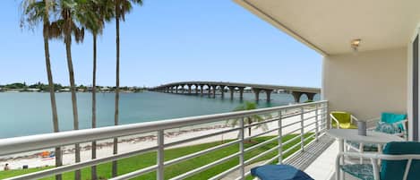 Welcome to Bahia Vista 8-314! - As you sit on the balcony watching the bay and palm trees sway in the breeze, you might have to pinch yourself to be sure these stunning surroundings aren't a dream.