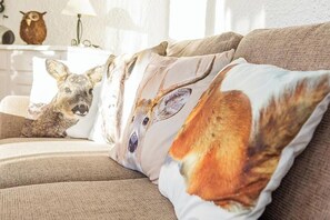 Ferienwohnung Lea-Stübchen im Haus Sonnenschein-Sitzbereich mit Kissen