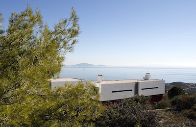 Seaview maisonette schinias, is a modern and minimal property with 