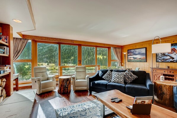 Couch, Furniture, Indoors, Room, Living Room
