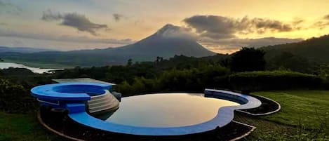 Serenity House. Swimming Pool & Arenal Volcano View 