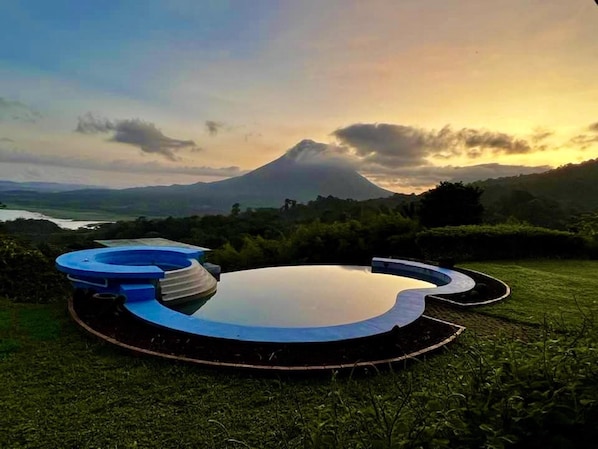 Serenity House. Swimming Pool & Arenal Volcano View 