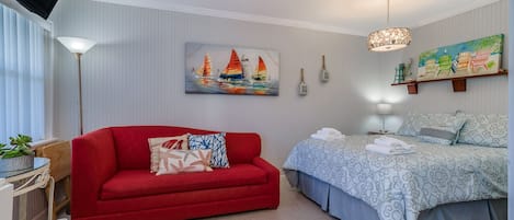 Welcome to Sea Rocket 18 - Beach decor throughout and features a queen bed, sofa sleeper, bathroom and fully equipped kitchen.