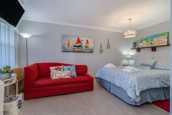 Welcome to Sea Rocket 18 - Beach decor throughout and features a queen bed, sofa sleeper, bathroom and fully equipped kitchen.