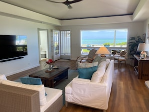 Family room facing ocean - taken from kitchen
