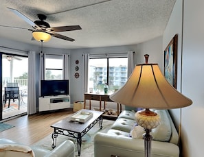 Colony Reef 2307 | Living Room