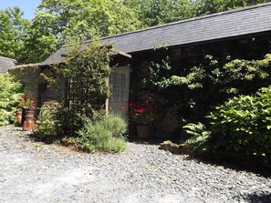 Coedmor Barn