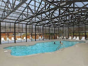 Swimming year-round - African Safari is located in Pigeon Forge’s Hidden Springs Resort. As well as being close to the area’s attractions, it boasts an indoor swimming pool that’s open year-round.