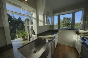 Garden and Bay window, dishwasher and built in microwave