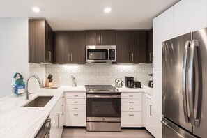 Bethesda 1 Bedroom Kitchen