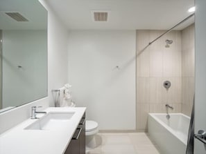 Herndon/Reston Reston 2 Bedroom Bathroom