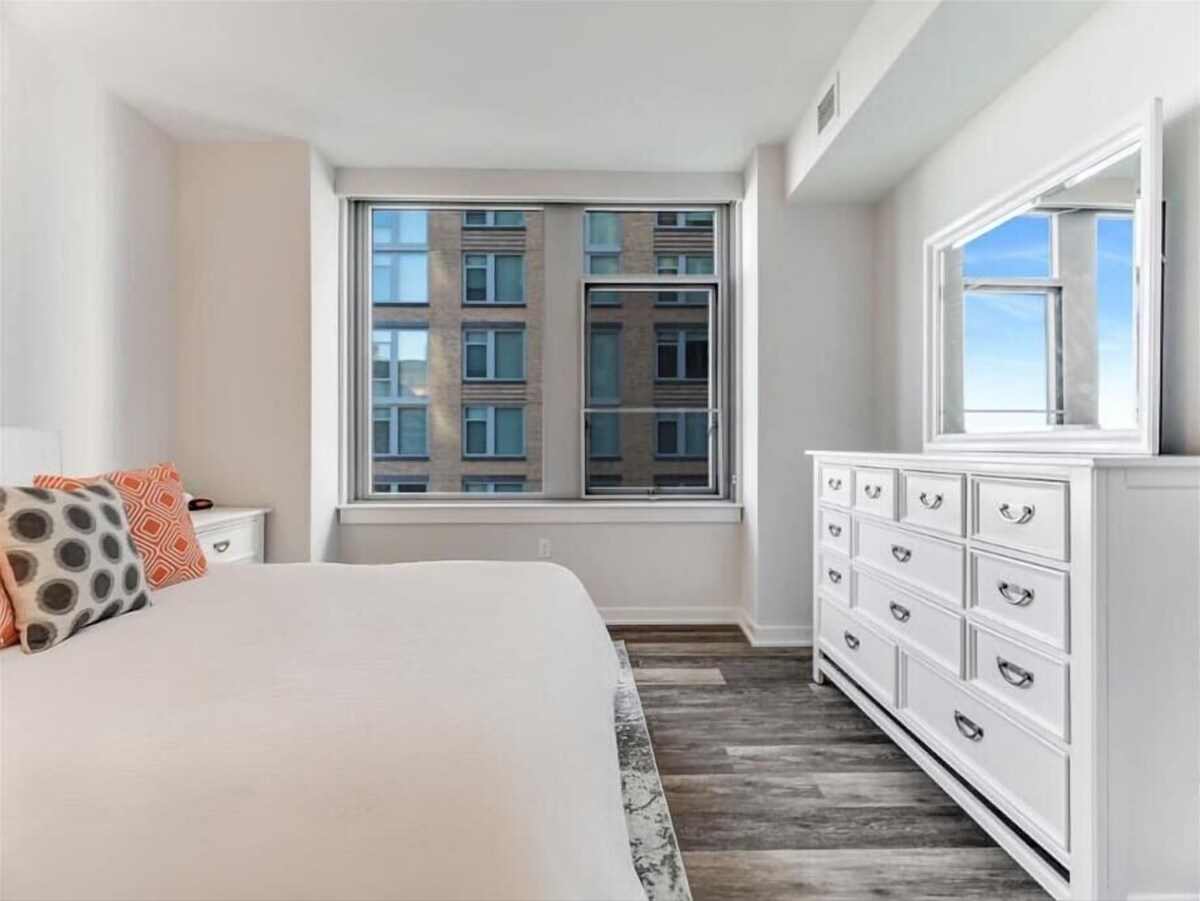 Large | Two Bedroom Apartment | Crystal City Arlington | by GLS