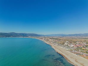 Ressources En Eau, Plan D'Eau, Montagnes Relief, Côte, Plage, Cotiers Et Relief Océaniques, Mer, Horizon, Colline, Rive