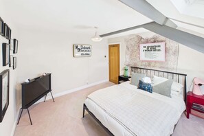 The Artists Pad, Saltburn-by-the-Sea - Host & Stay