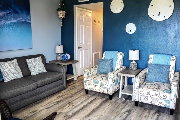 Home Decor, Furniture, Couch, Indoors, Architecture