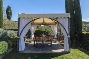 Property, Pergola, Pavilion, Building, Canopy, Botany, Shade, House, Real Estate, Garden
