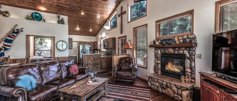 Mountain Charm - Homer's Hideaway is an upscale cabin that has fantastic views and plenty of amenities.