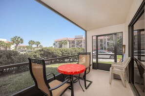 Enclosed Patio - Outdoor Dining