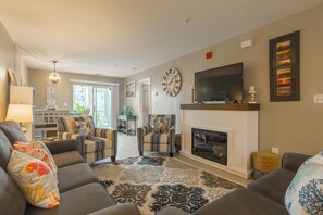 Living Room w/ Fireplace- Nice Open Concept