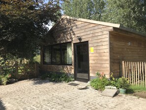 parkeerplaats bij ingang mini huisje