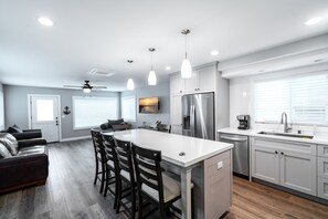 Kitchen with island 