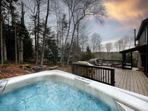 Brand new hot tub added!