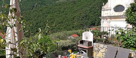 Terrazza con Vista Uliveti, Ombrellone e Barbecue