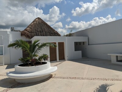 Área de entretenimiento con vista al mar y piscina para su boda de destino $ 2200 / mes LTR