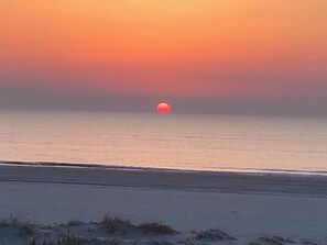 Beachfront Sunrise Views!