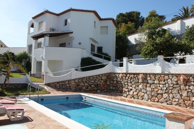 Casa Girasol: amplio y bonito chalet con piscina privada climatizada