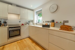 3 Sandy Lane, Carbis Bay. Ground Floor: Fully-equipped kitchen area