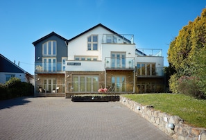Welcome to 6 Sandy Lane, Carbis Bay.